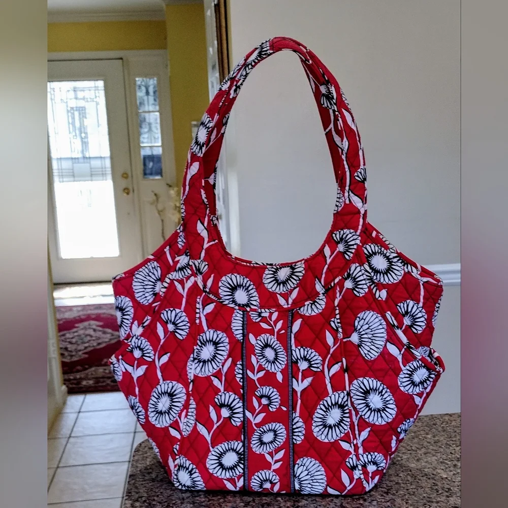 Vera Bradley Unique “Deco Daisy”